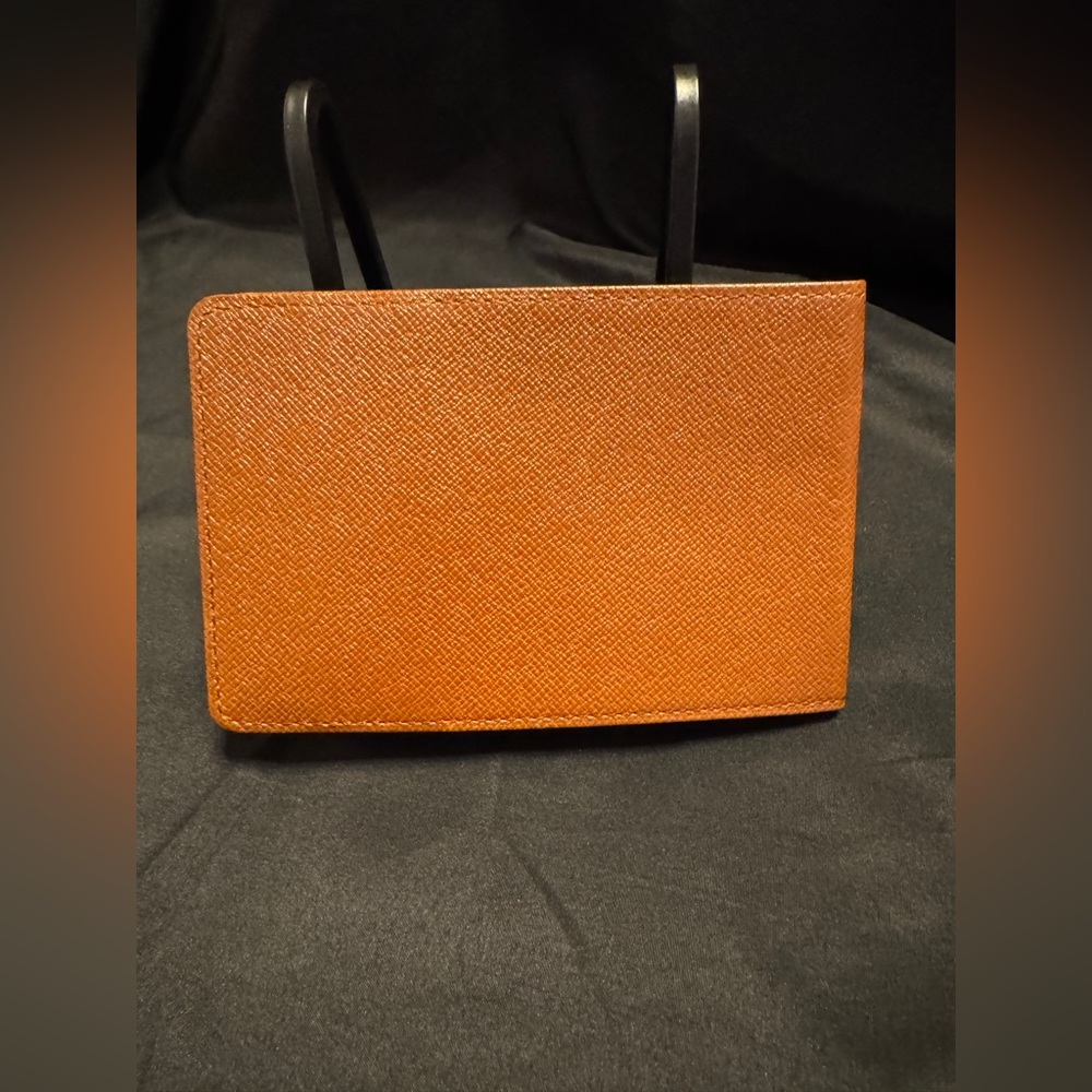 Louis Vuitton LV Taiga Leather Men's Wallet - Picture 4 of 10